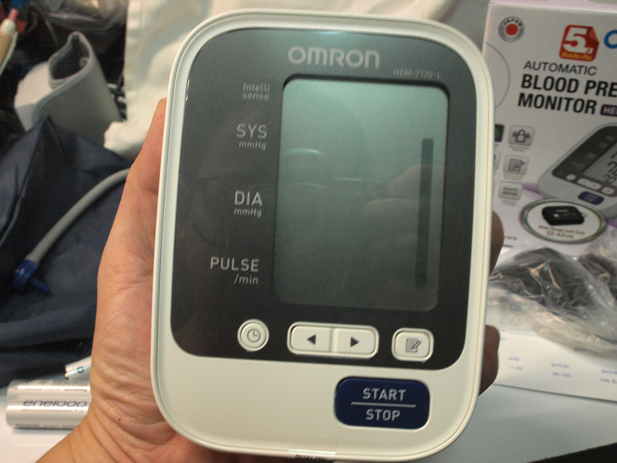 เครื่องวัดความดัน OMRON HEM7130-L